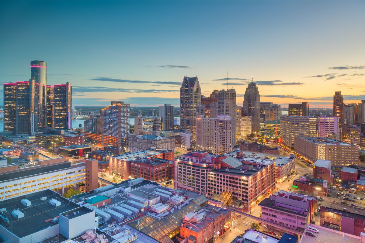 skyline view of detroit michigan